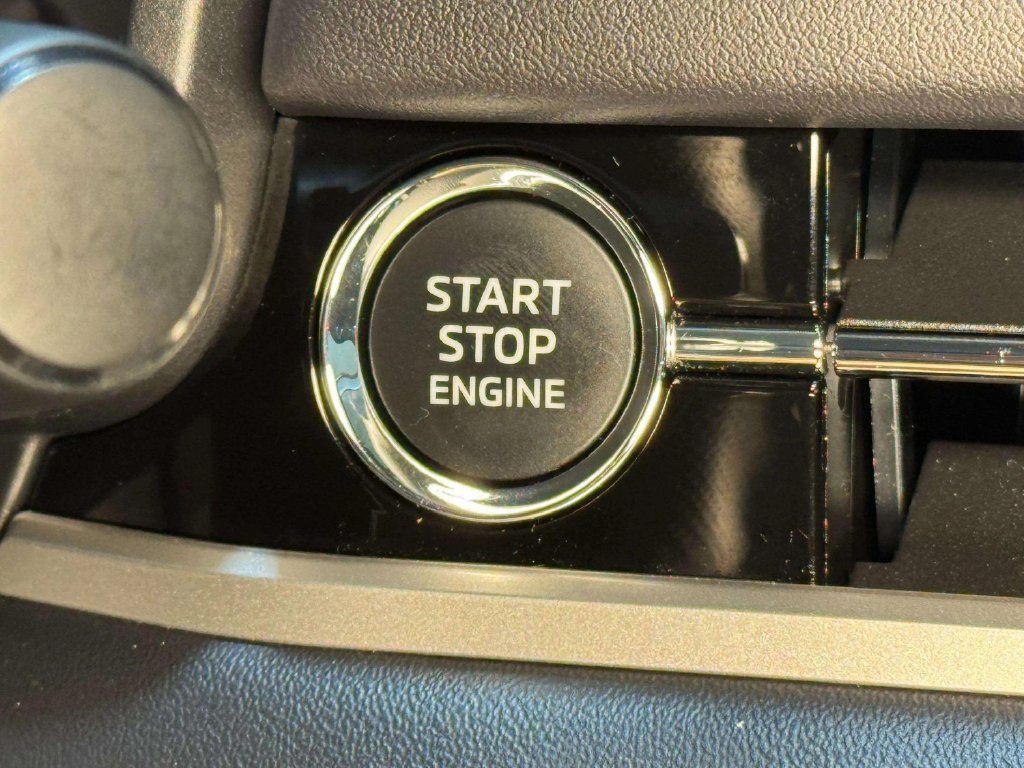 Used 2025 Mitsubishi Outlander SE AWD/4WD image 12