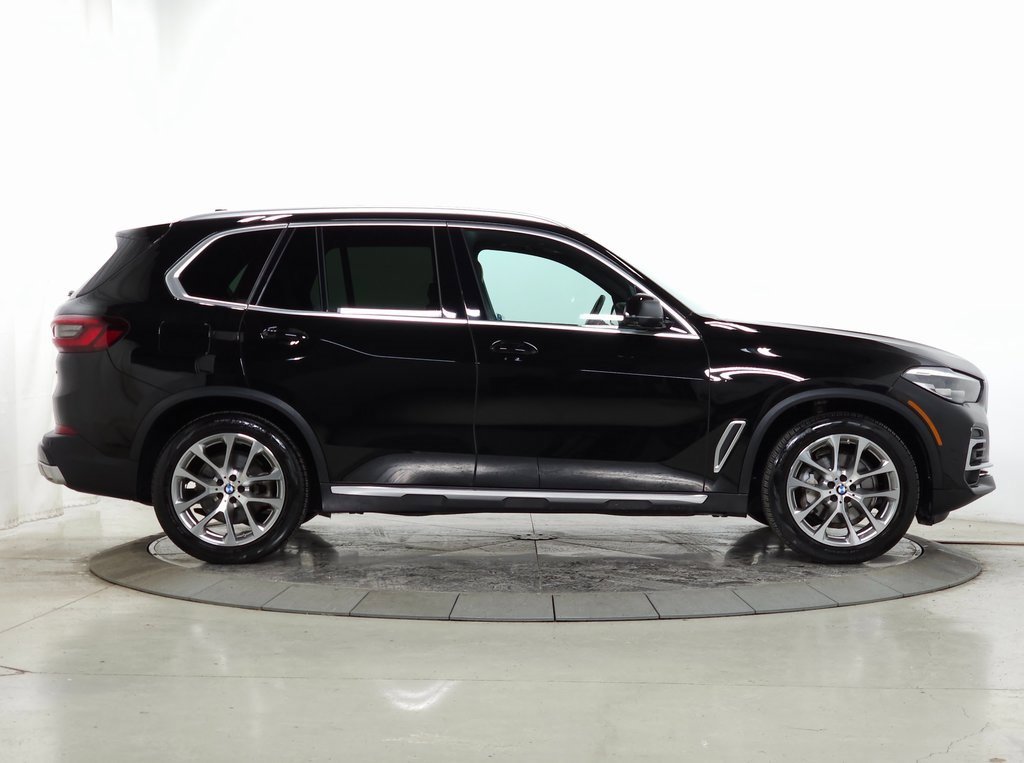 Used 2022 BMW X5 xDrive40i w/ Parking Assistance Package image 11