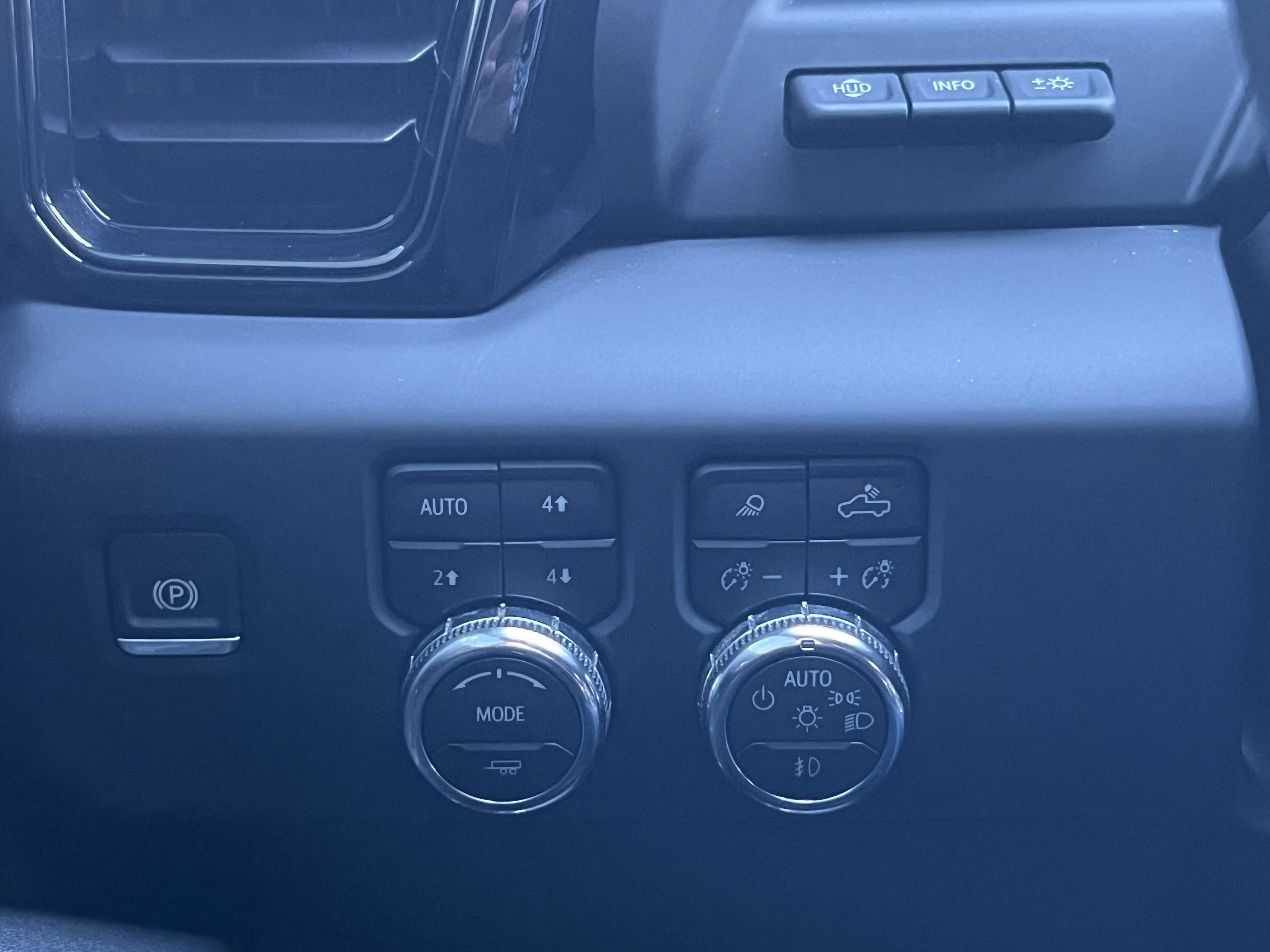 Used 2024 GMC Sierra 1500 AT4 w/ Technology Package image 38