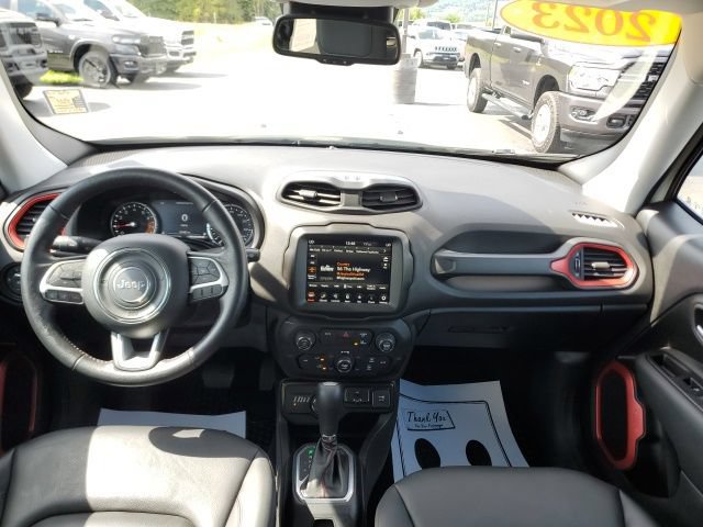 Used 2023 Jeep Renegade Trailhawk w/ Trailhawk Elite Group AWD/4WD image 16