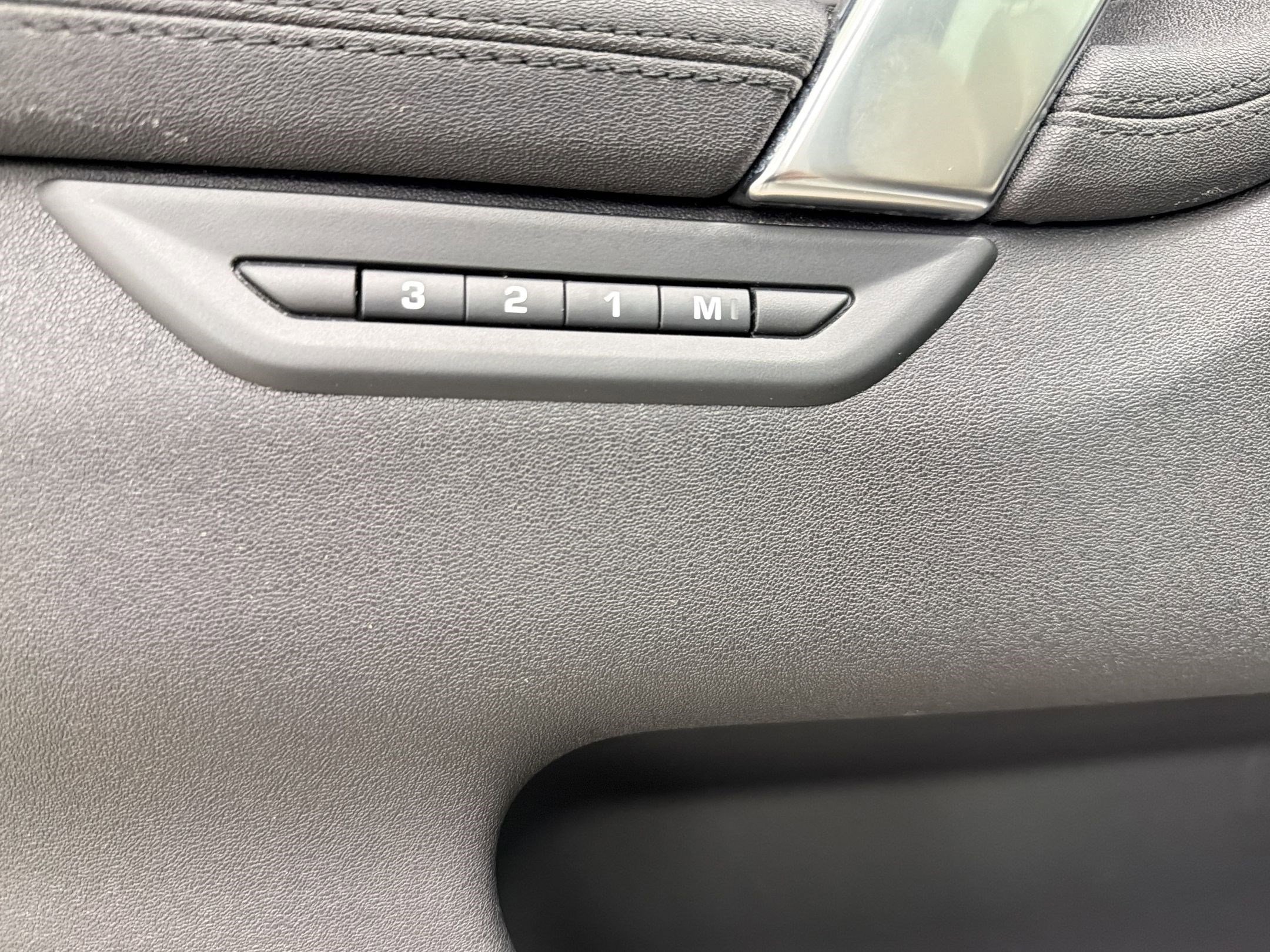 Used 2021 Land Rover Discovery Sport SE AWD/4WD image 19