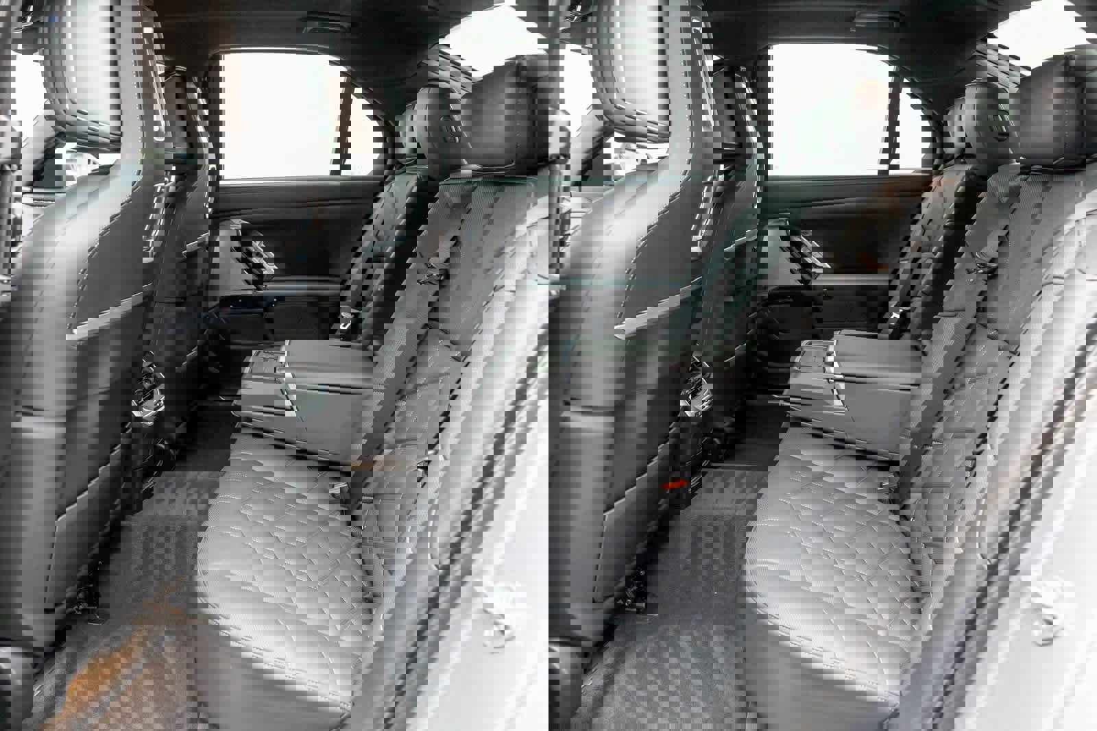 Used 2024 BMW 760i xDrive w/ Executive Package image 13