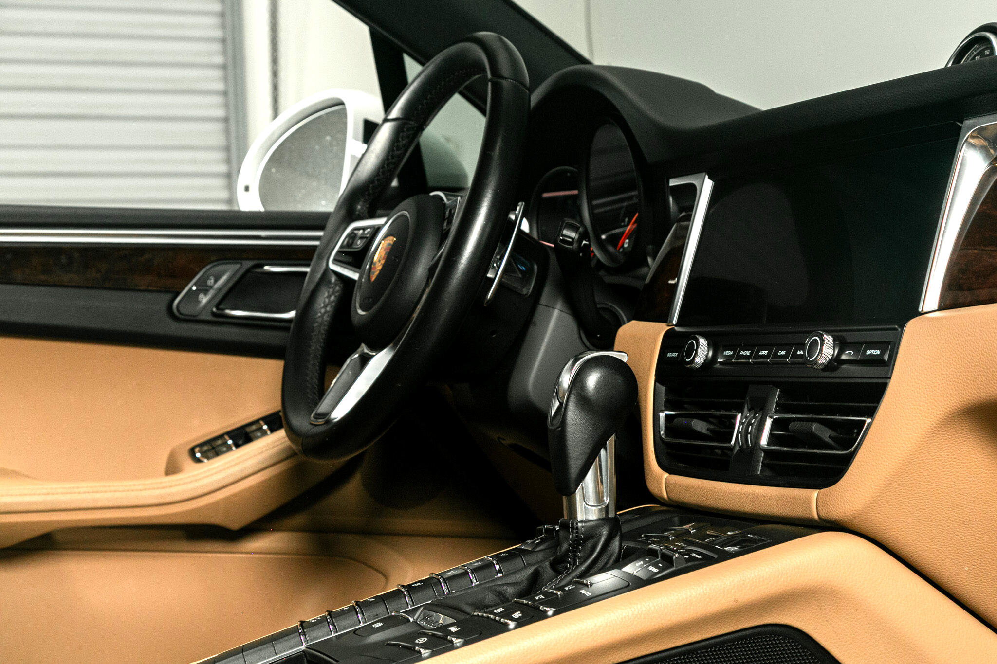 Used 2019 Porsche Macan w/ Premium Package Plus image 30