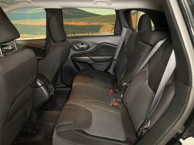 Used 2019 Jeep Cherokee Latitude w/ Cold Weather Group image 48