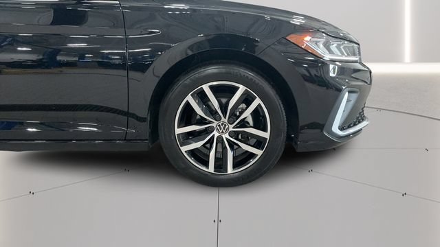 Used 2026 Volkswagen Jetta SE FWD image 21