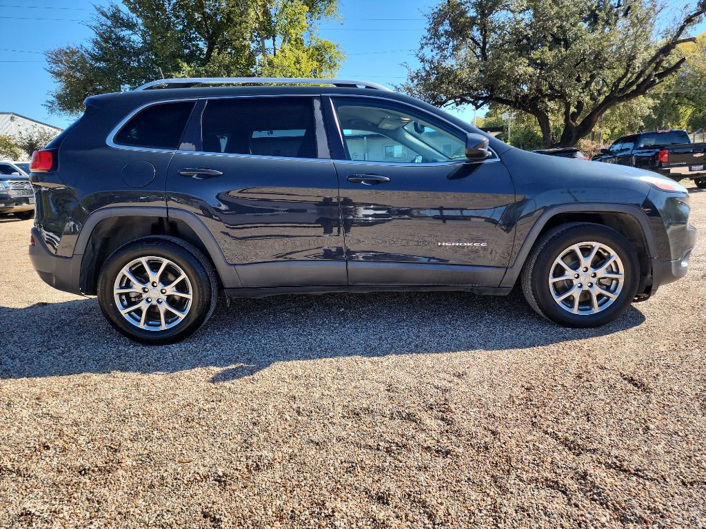 Used 2018 Jeep Cherokee Latitude Plus image 11