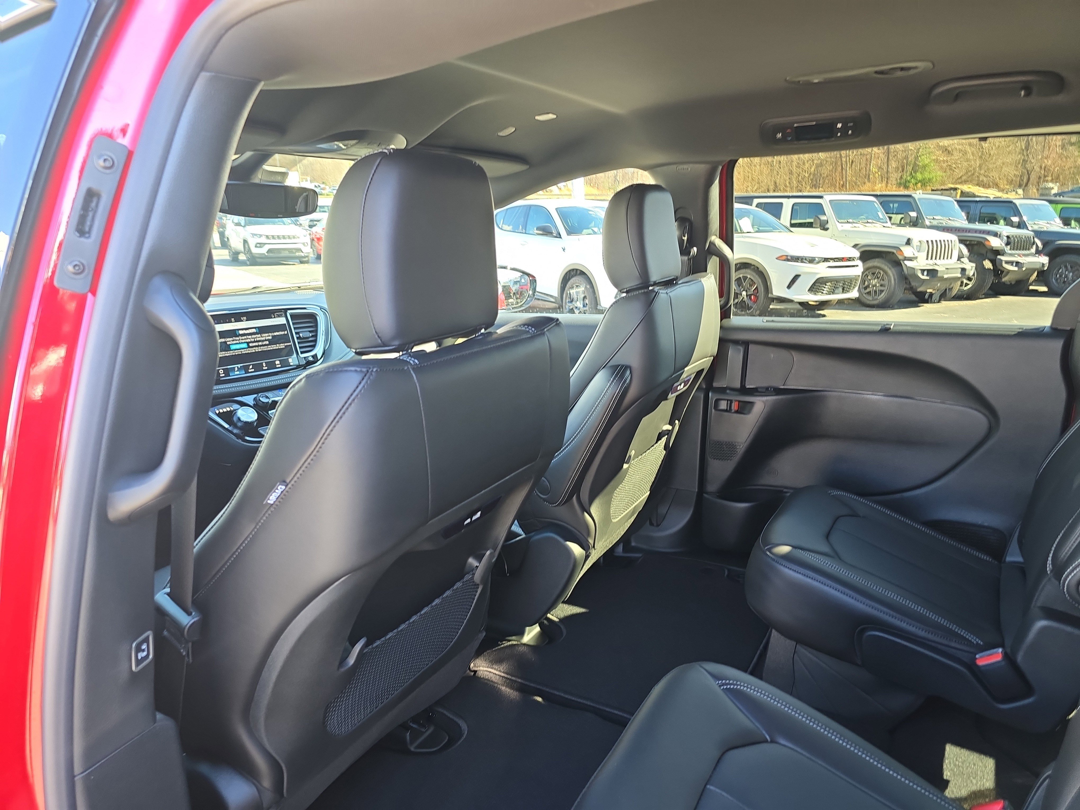 New 2026 Chrysler Pacifica Select image 17