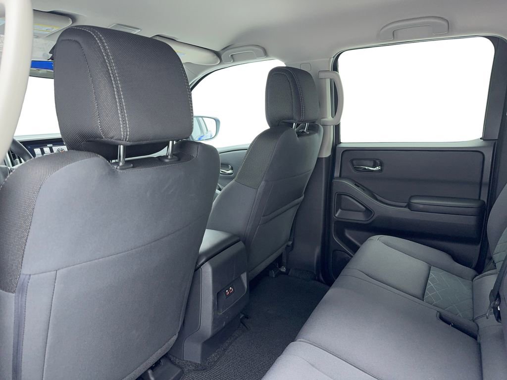 Used 2025 Nissan Frontier SV image 39