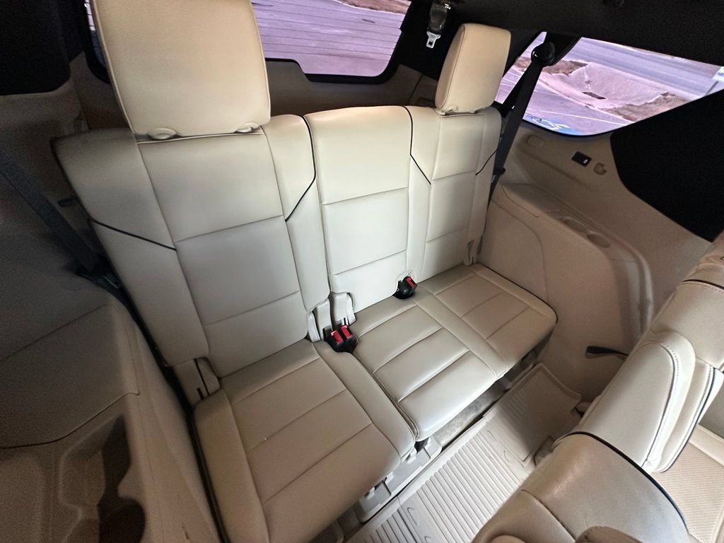 Used 2023 Cadillac Escalade Premium Luxury w/ LPO, Illumination Package RWD image 27