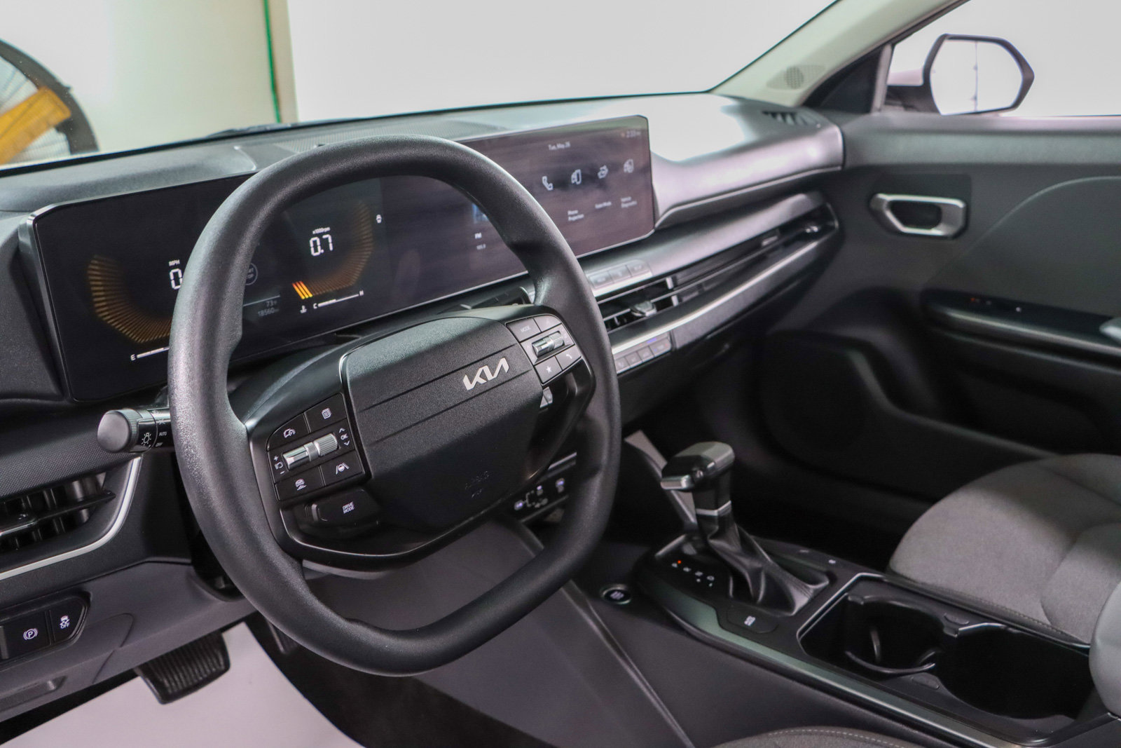 Used 2025 Kia K4 FWD image 22