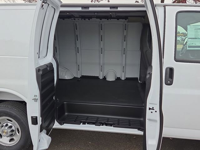 New 2025 Chevrolet Express 2500 w/ Driver Convenience Package RWD image 7