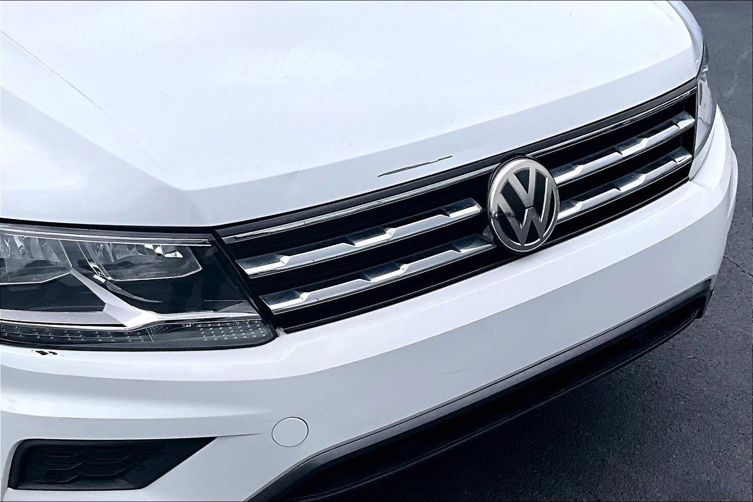 Used 2020 Volkswagen Tiguan SEL FWD image 34