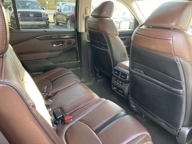 Used 2023 Honda Pilot Elite image 13