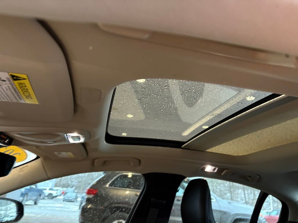 Used 2022 Volvo S60 T8 R-Design Expression w/ Premium Package image 13