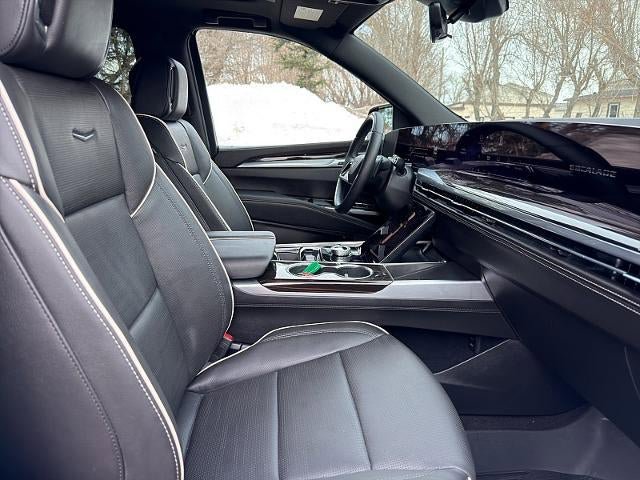 Certified 2025 Cadillac Escalade ESV Premium Luxury w/ Touring Package AWD/4WD image 17