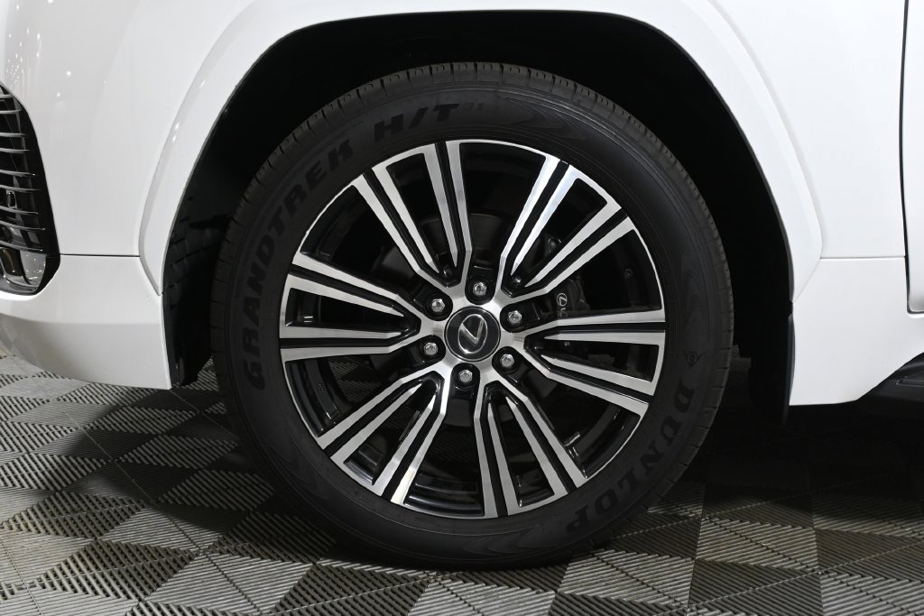 Used 2024 Lexus LX 600 4WD w/ Appearance Package image 13