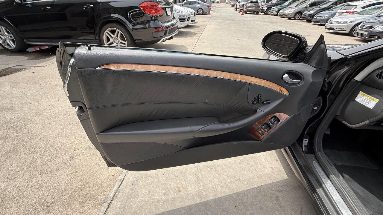 Used 2005 Mercedes-Benz CLK 500 Cabriolet image 32