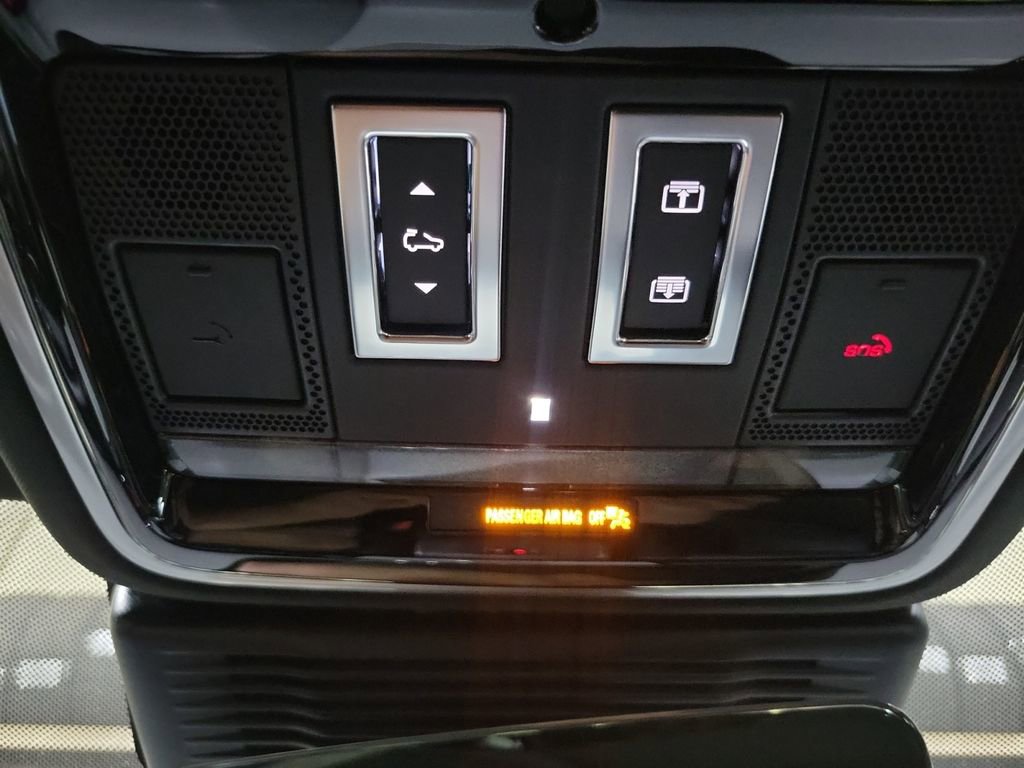 Used 2026 Land Rover Range Rover Velar S AWD/4WD image 21