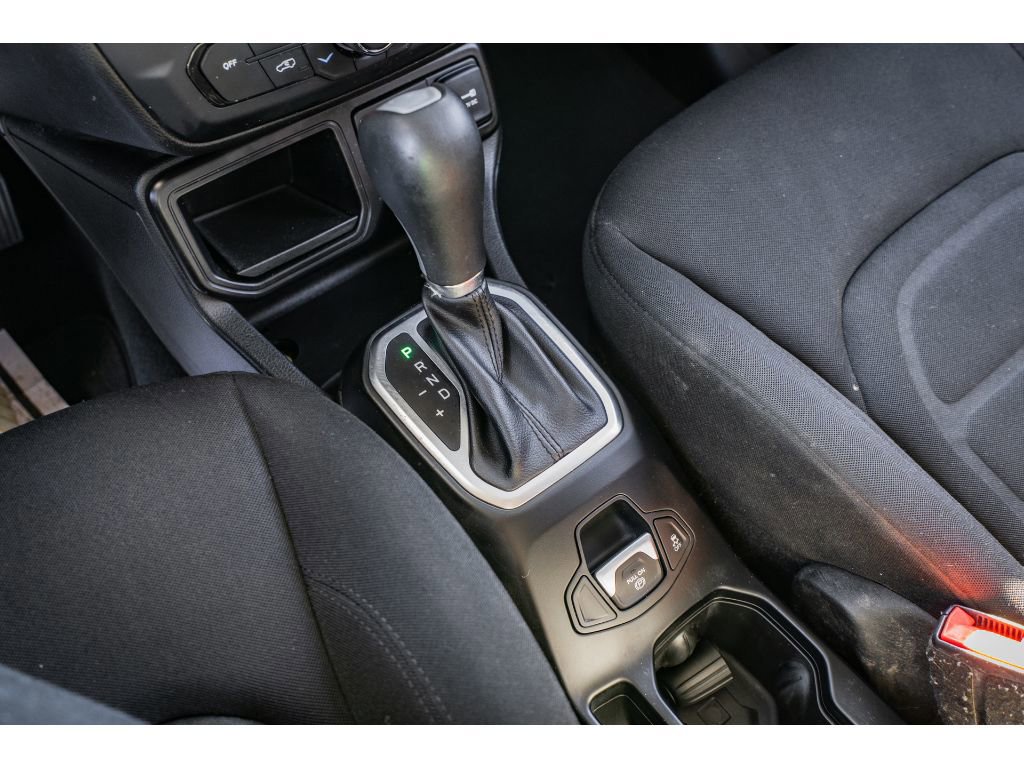 Used 2018 Jeep Renegade Latitude w/ Popular Equipment Group image 18