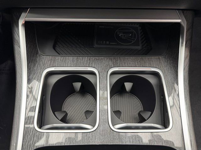 Used 2025 BMW i7 eDrive50 w/ Premium Package image 18