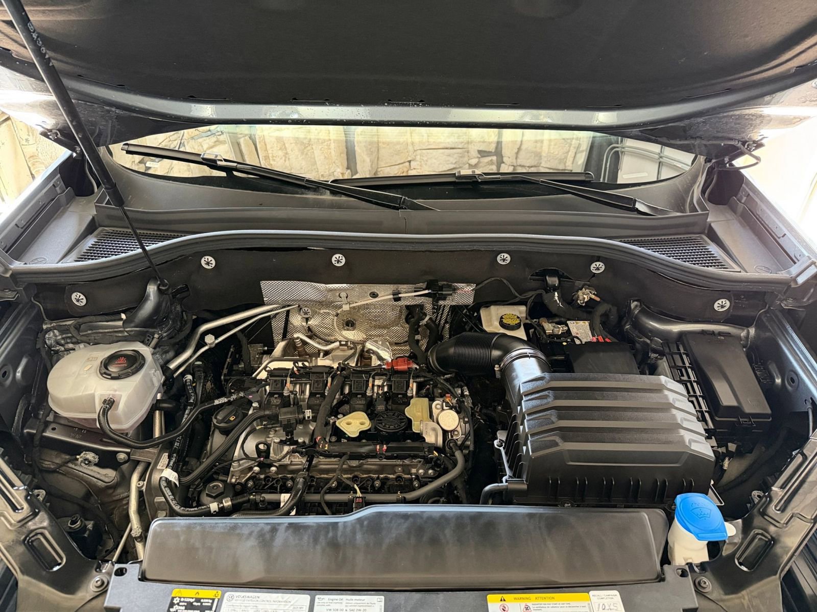 Used 2025 Volkswagen Atlas Cross Sport SE image 32