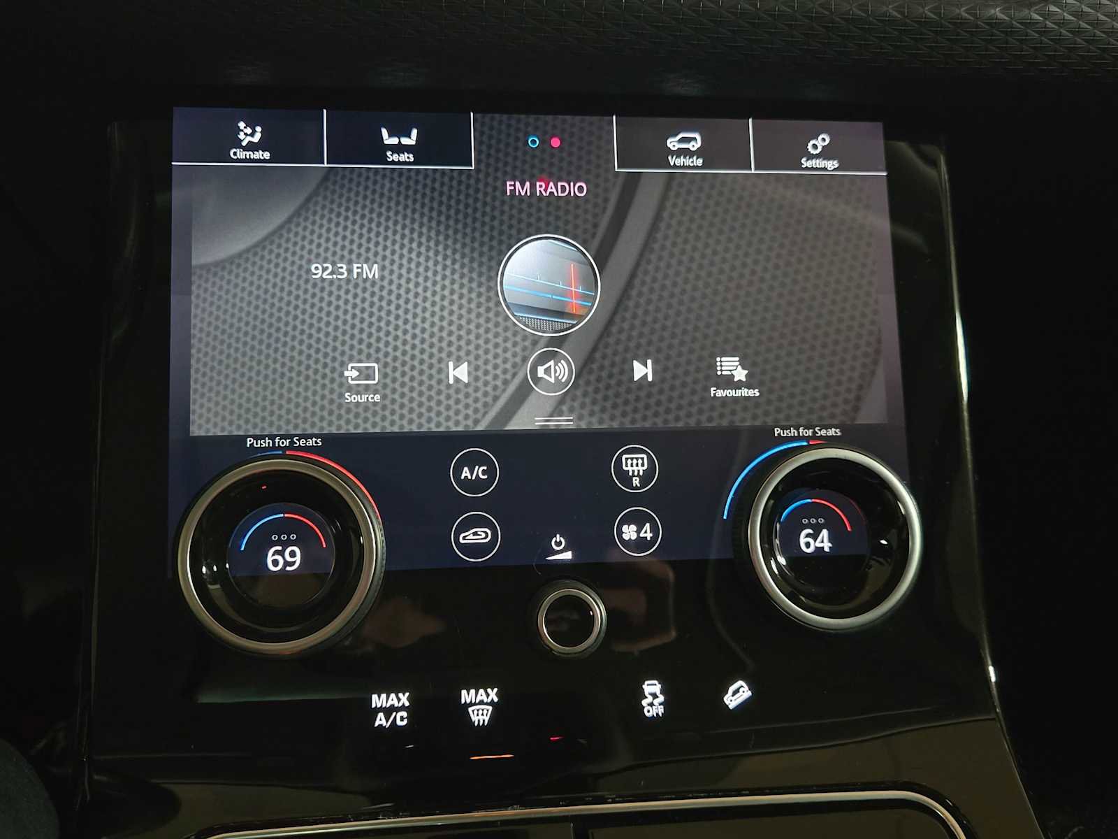 Used 2018 Land Rover Range Rover Velar S image 30