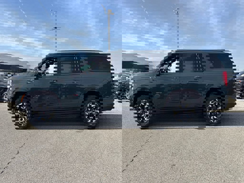 New 2026 GMC Yukon XL AT4 w/ AT4 Premium Plus Package image 3