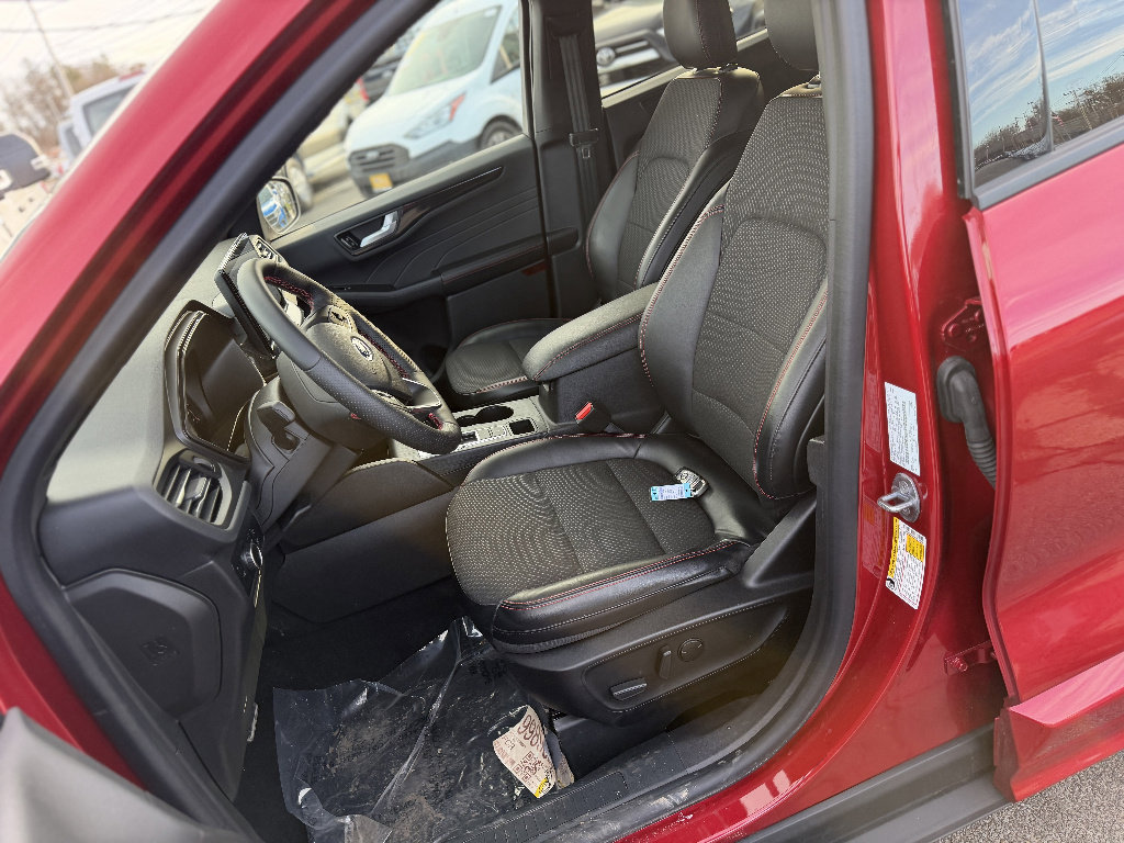 Certified 2023 Ford Escape ST-Line w/ Tech Pack #1 AWD/4WD image 13