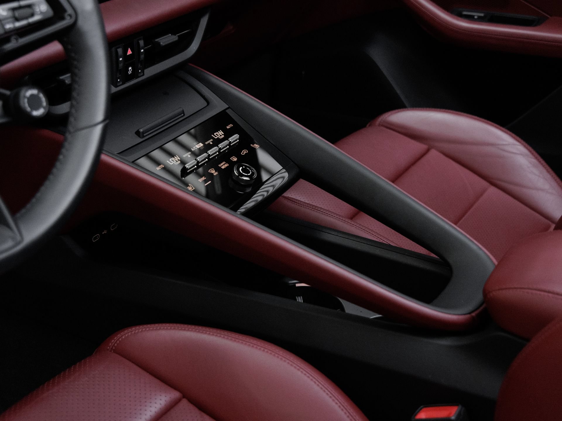 Certified 2025 Porsche Macan Turbo Electric AWD/4WD image 23
