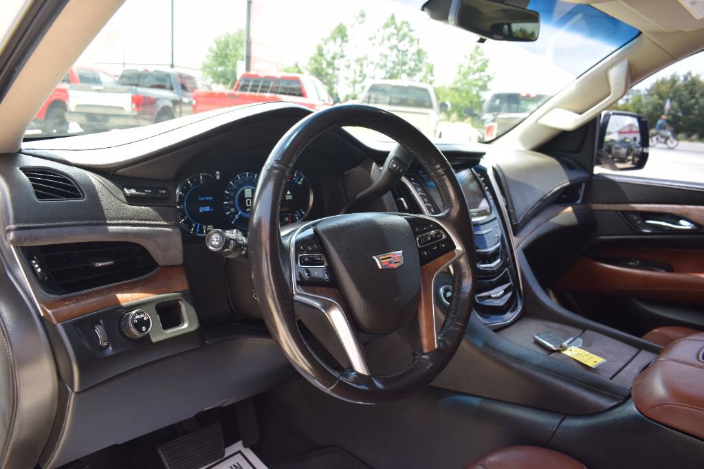 Used 2019 Cadillac Escalade Luxury RWD image 7