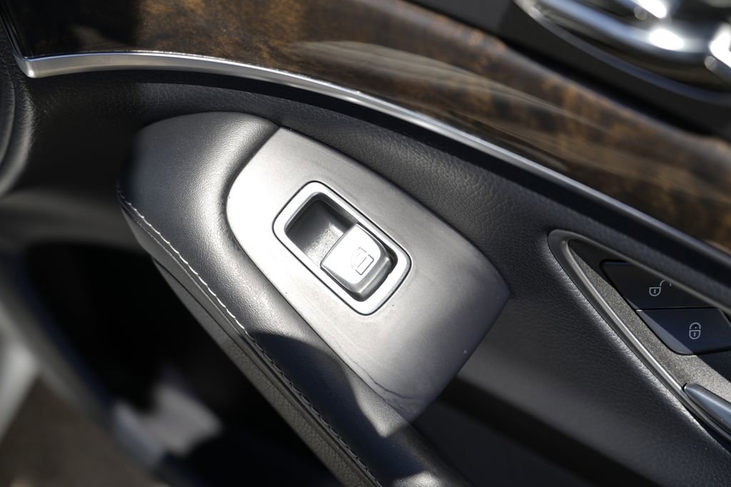Used 2015 Mercedes-Benz S 550 Sedan image 41