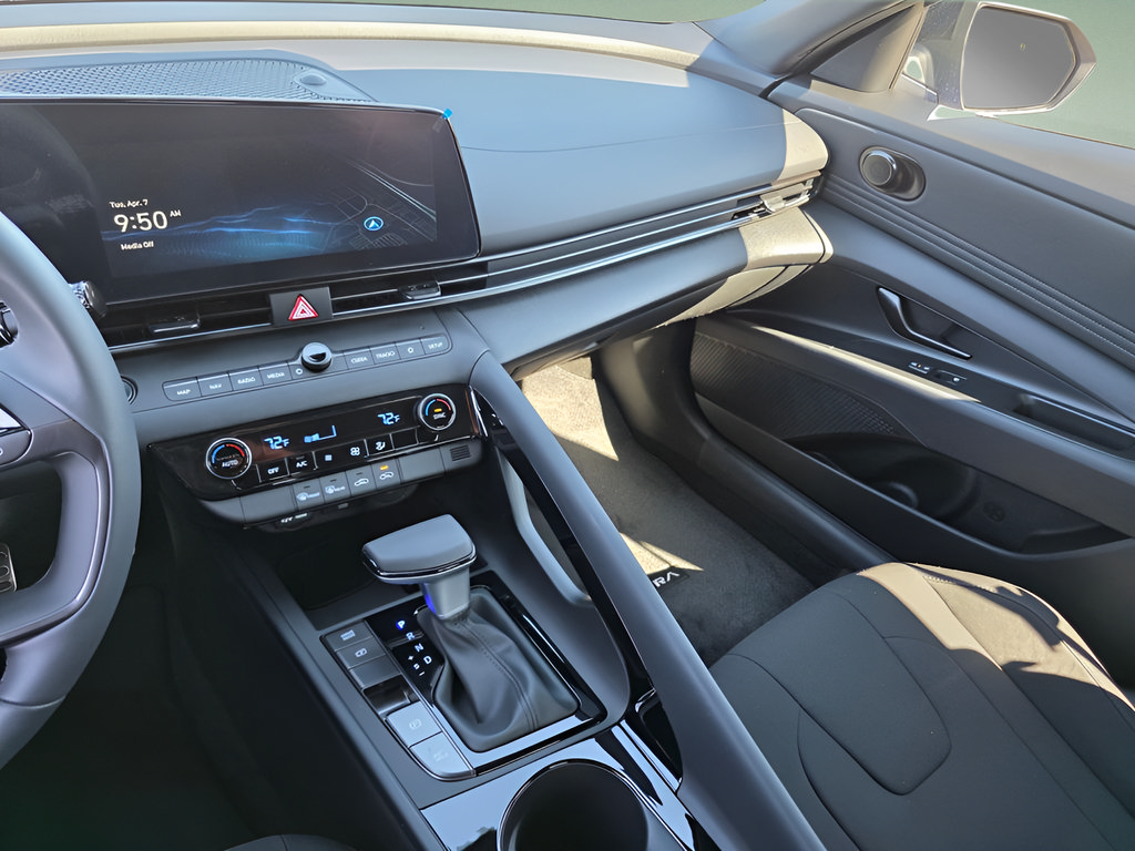 New 2026 Hyundai Elantra SEL FWD image 17