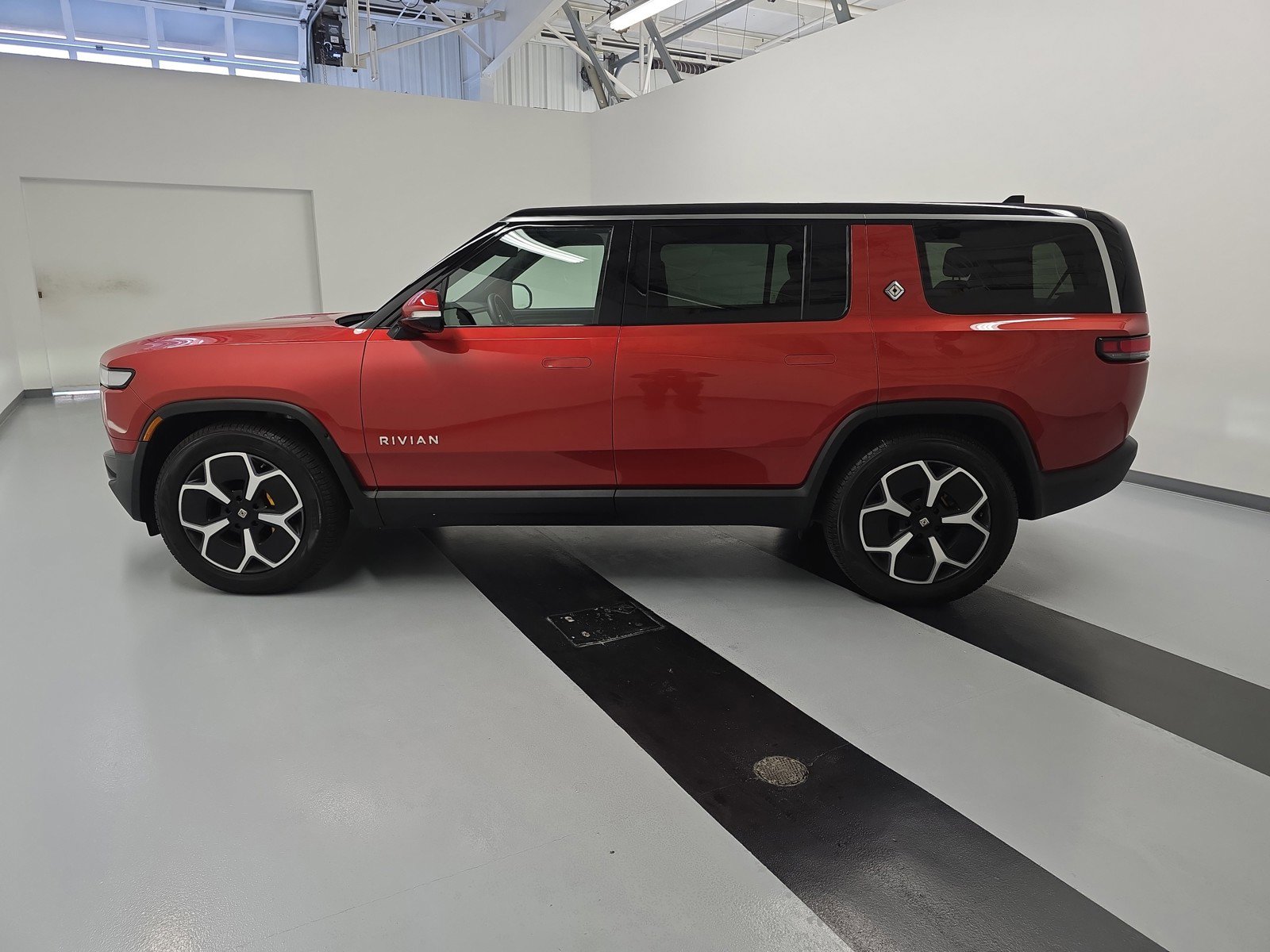 Used 2023 Rivian R1S Launch Edition image 2