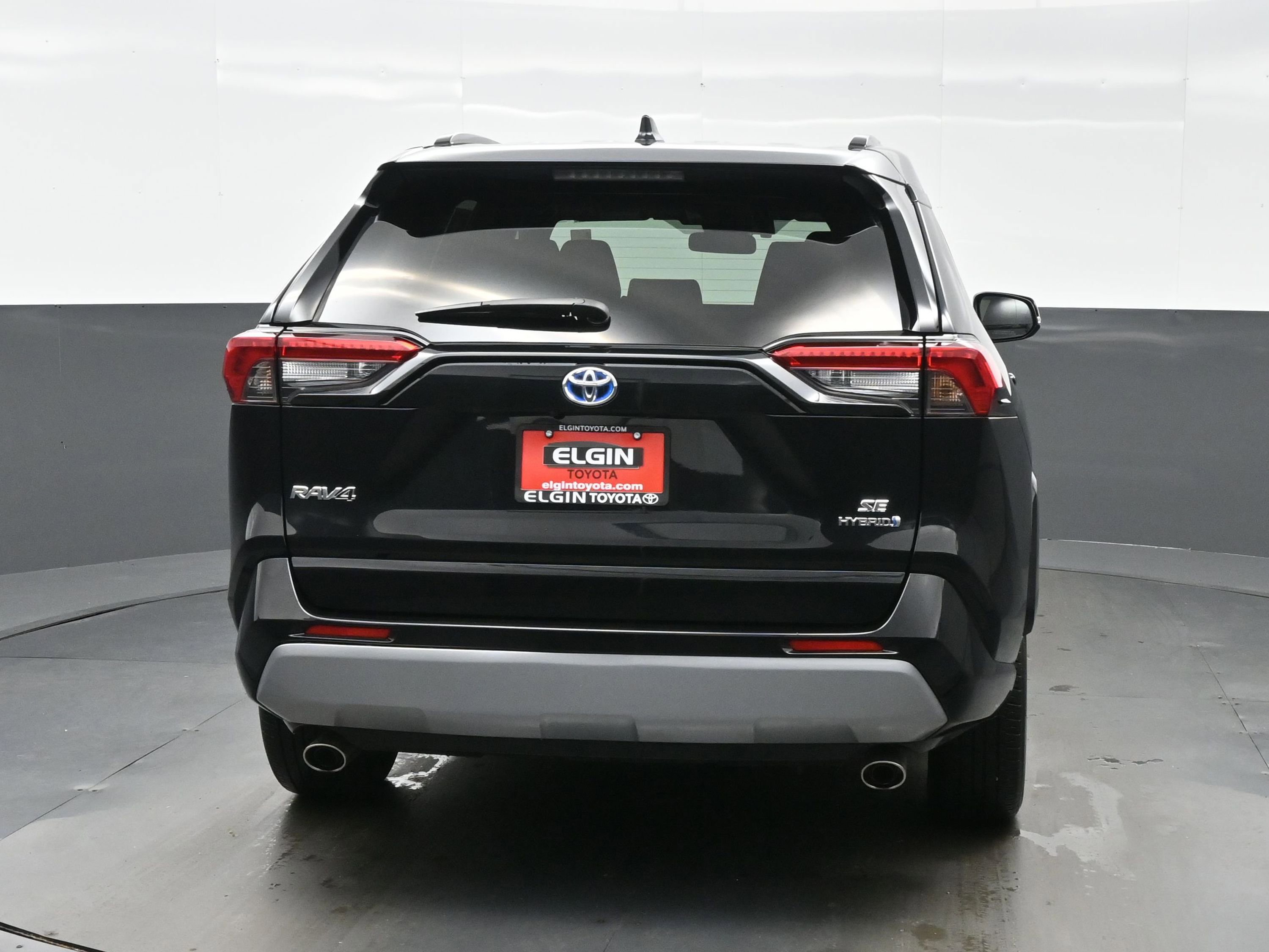 Used 2023 Toyota RAV4 SE w/ SE Grade Weather Package AWD/4WD image 5