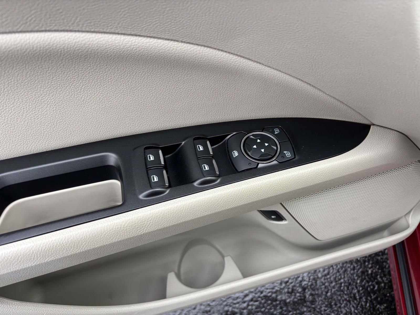 Used 2019 Ford Fusion SEL image 15