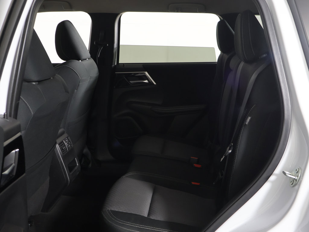 Used 2024 Mitsubishi Outlander ES AWD/4WD image 26