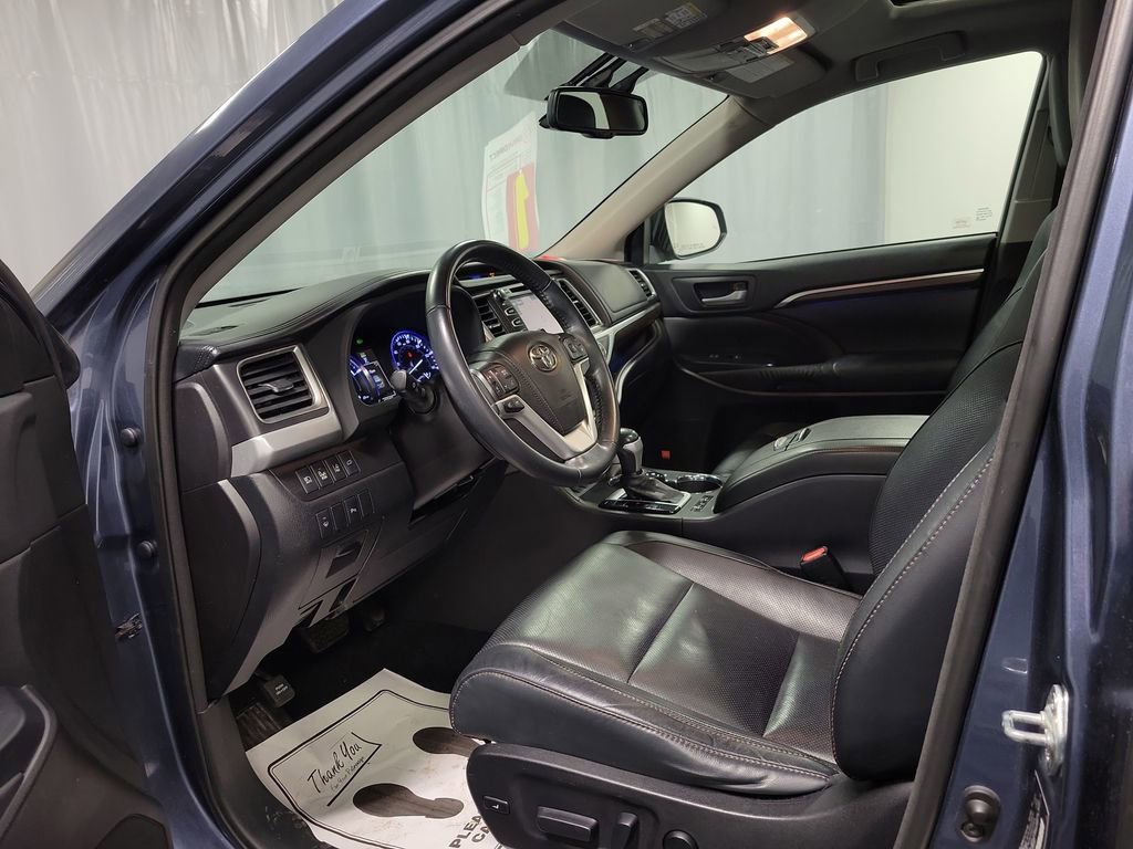 Used 2015 Toyota Highlander Limited image 12
