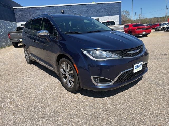 Used 2019 Chrysler Pacifica Limited w/ Tire & Wheel Group FWD image 7