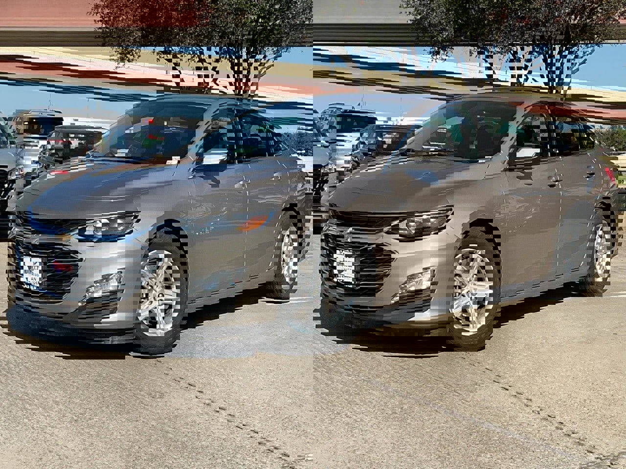 Used 2023 Chevrolet Malibu LT image 2