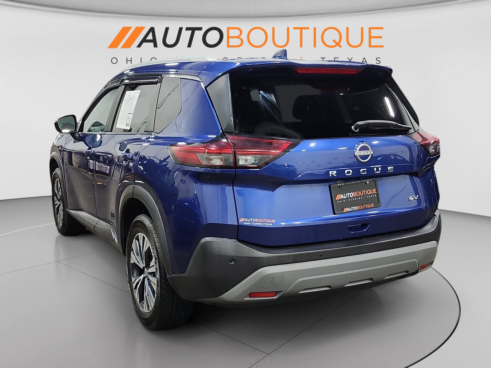 Used 2023 Nissan Rogue SV w/ SV Premium B Package FWD image 3