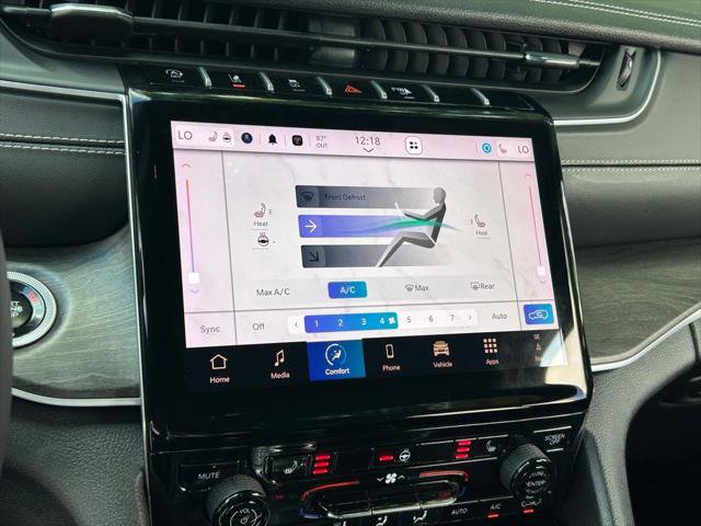 Certified 2024 Jeep Grand Cherokee Limited w/ Black Appearance Package image 24