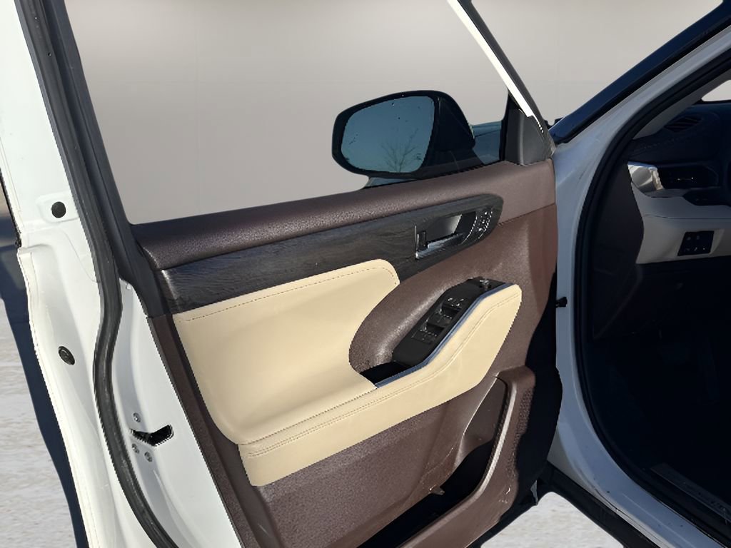 Used 2020 Toyota Highlander Limited image 15