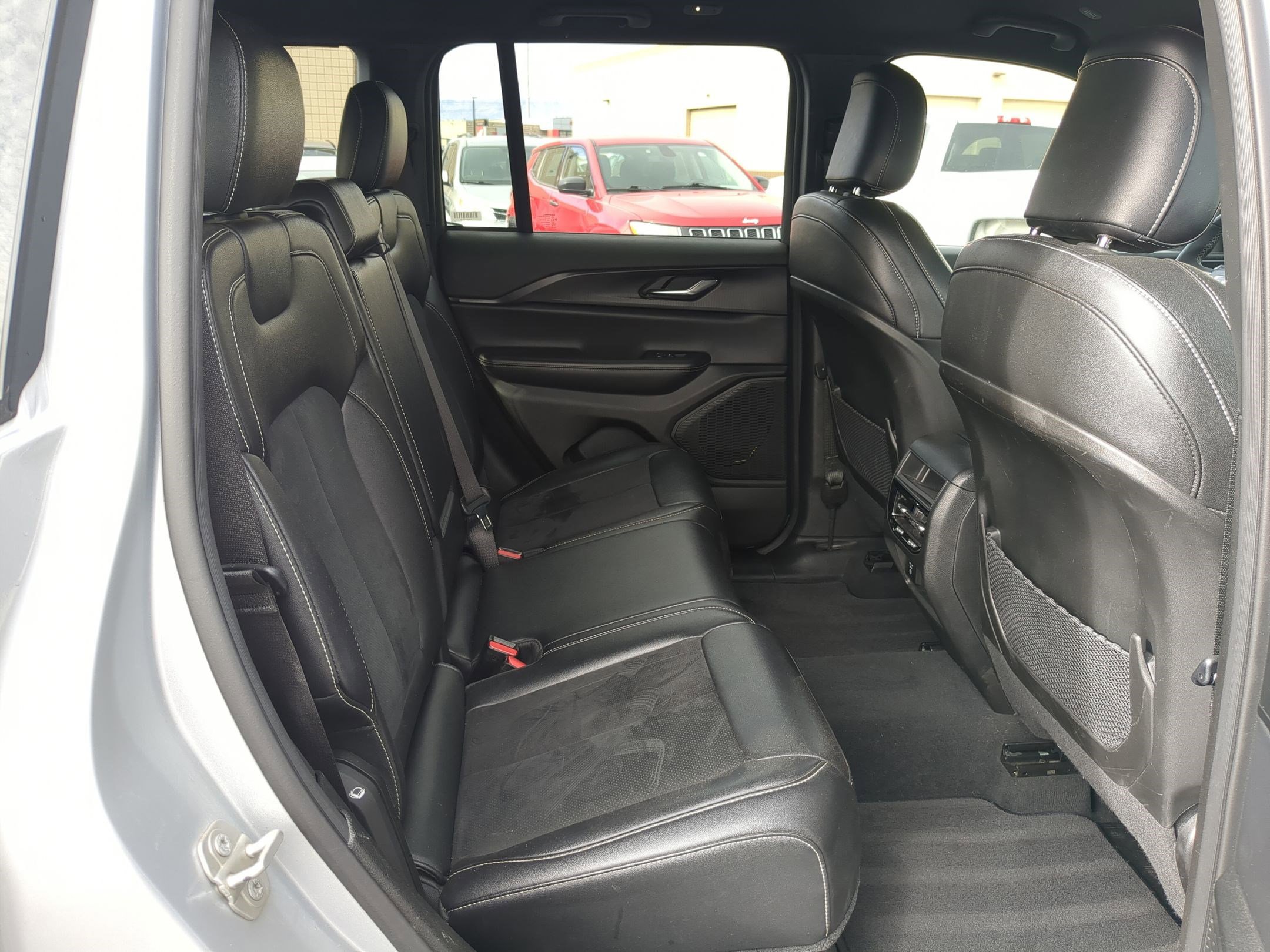 Used 2024 Jeep Grand Cherokee Altitude image 30