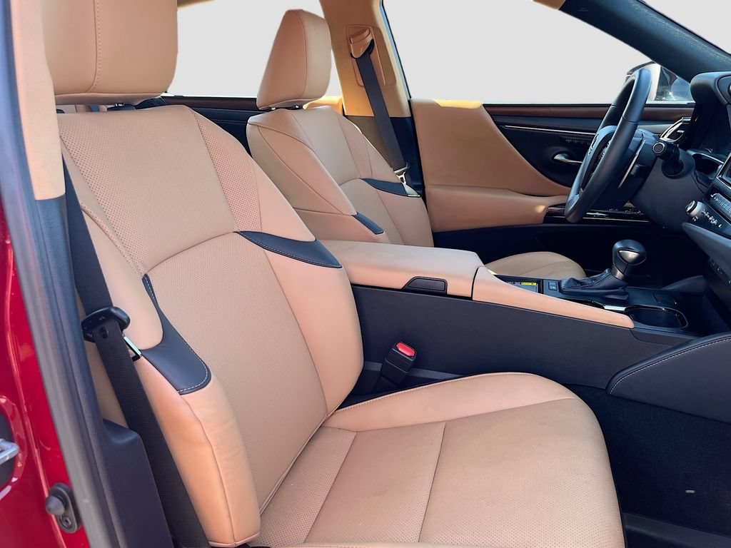Used 2025 Lexus ES 300h w/ Premium Package FWD image 28
