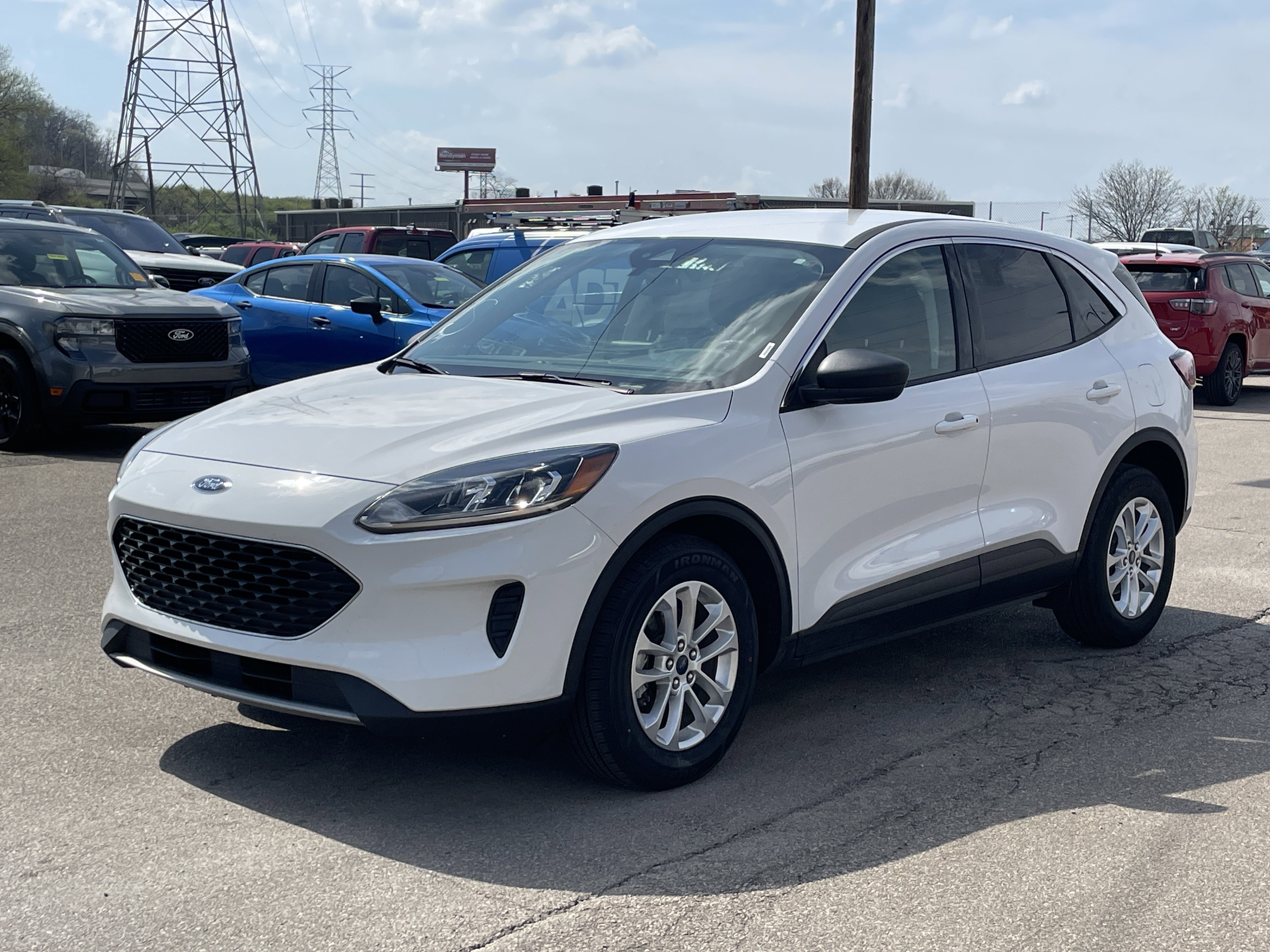 Used 2022 Ford Escape SE image 2