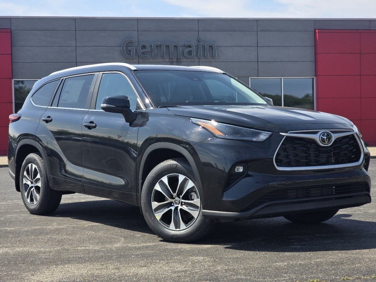 New 2026 Toyota Highlander XLE AWD/4WD image 2