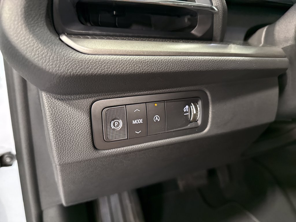 New 2027 Chevrolet Traverse LT w/ Driver Confidence Package FWD image 8