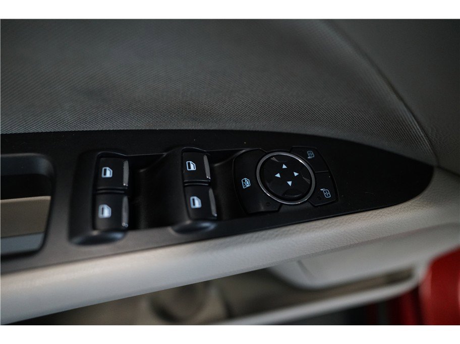 Used 2017 Ford Fusion SE w/ Fusion SE Technology Package FWD image 16