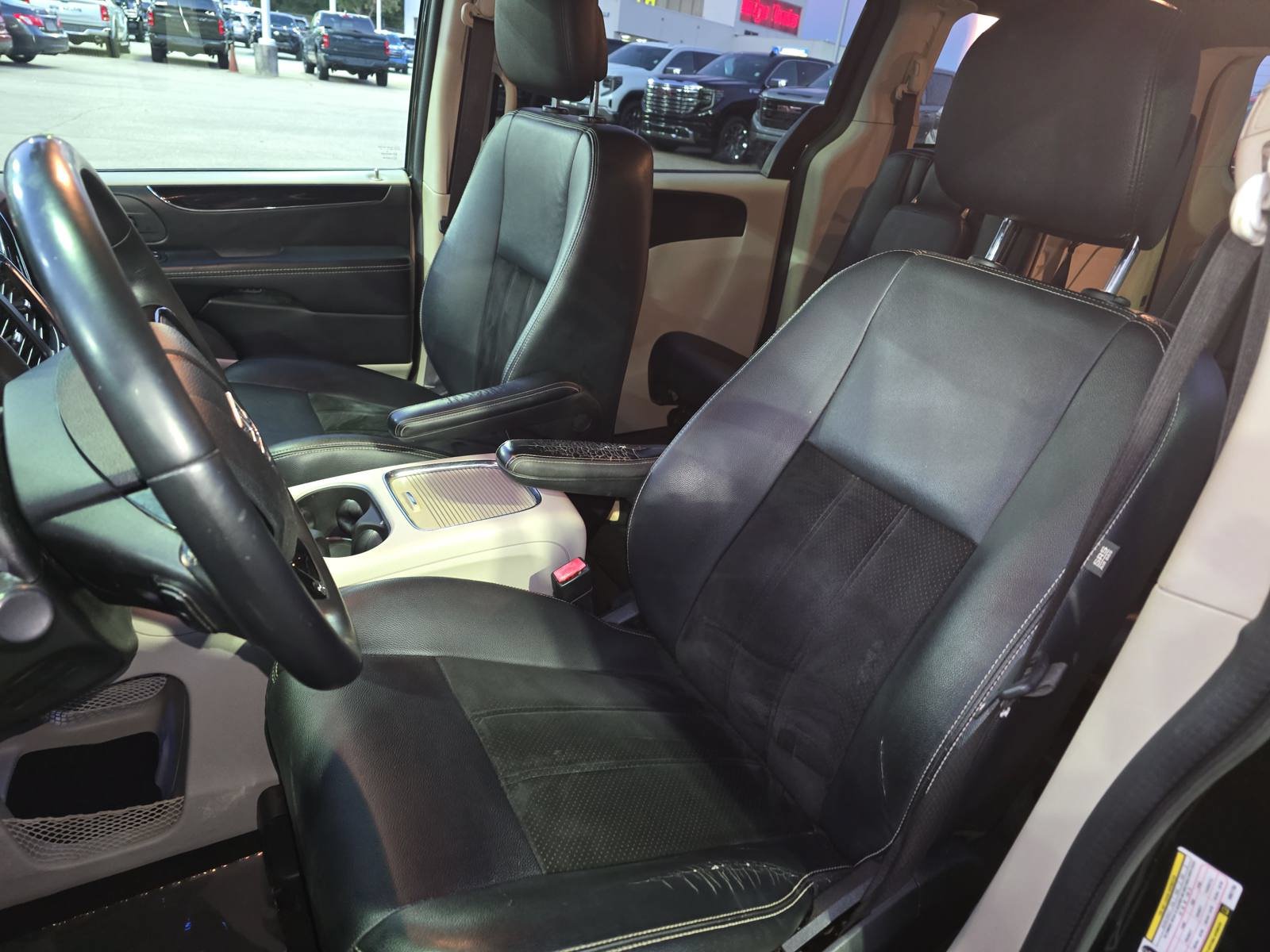 Used 2017 Dodge Grand Caravan SXT FWD image 15