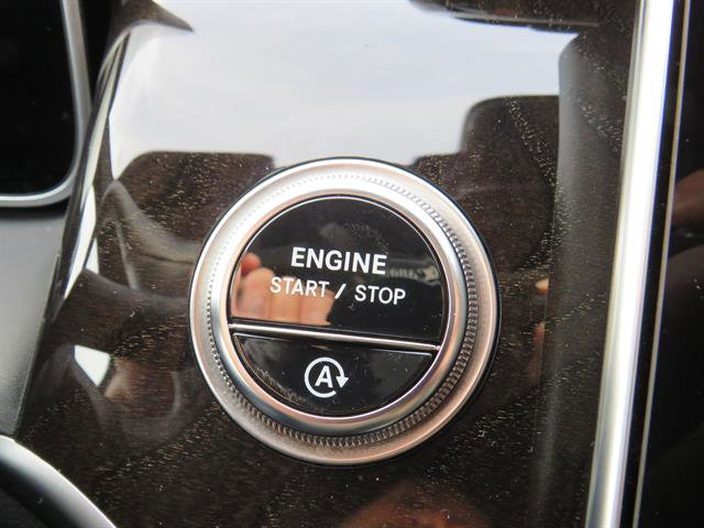 Used 2025 Mercedes-Benz GLC 300 4MATIC image 15